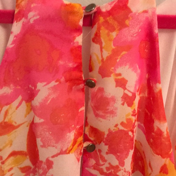 beautiful high neck floral romper - Picture 3 of 4